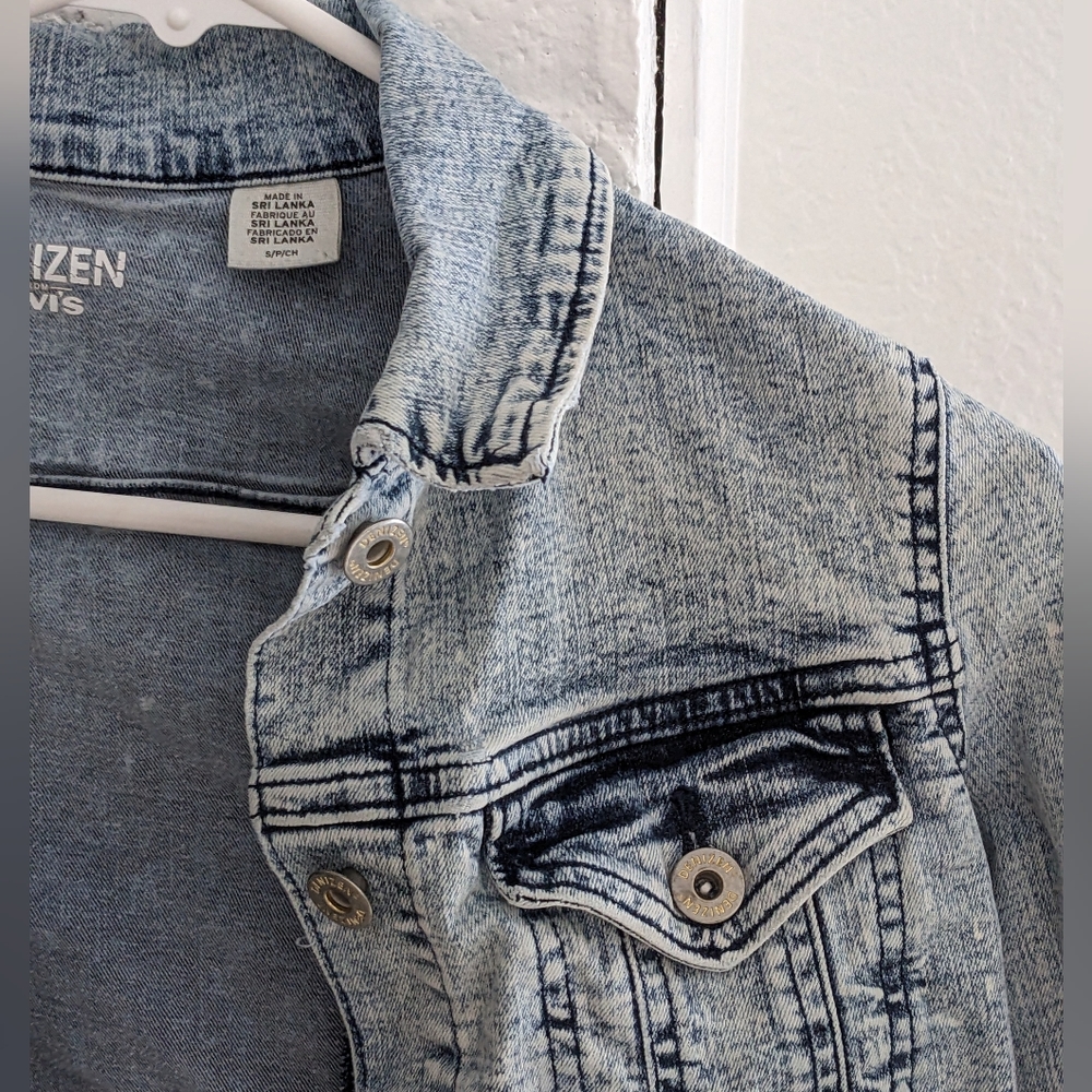 Denizen from Levi's Women's Jeans Jacket - Picture 8 of 16